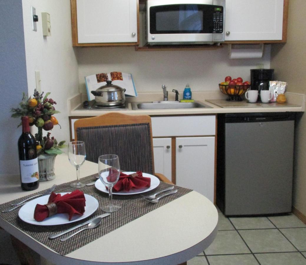 Turning Leaf Townhome Suites Fairwood Экстерьер фото