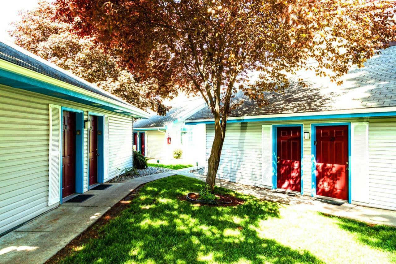 Turning Leaf Townhome Suites Fairwood Экстерьер фото