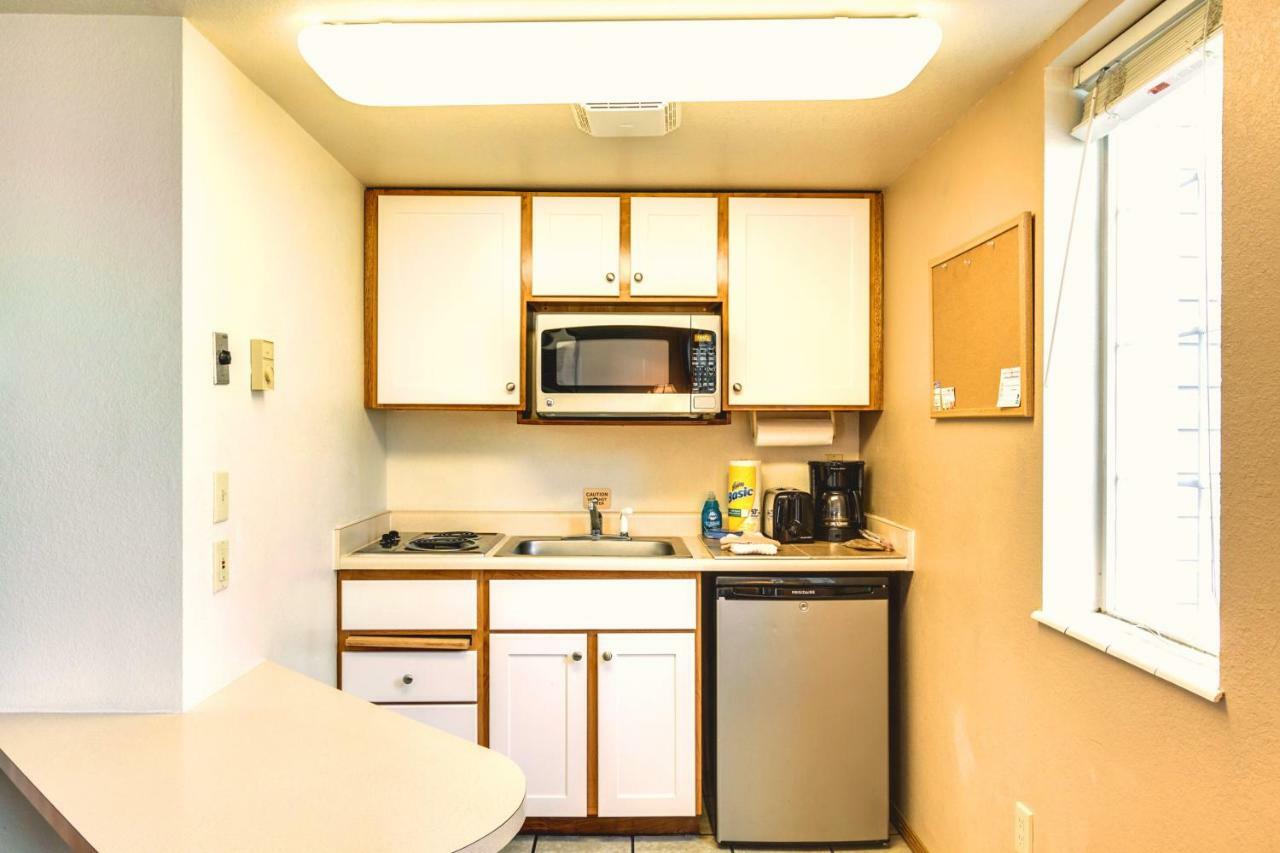 Turning Leaf Townhome Suites Fairwood Экстерьер фото